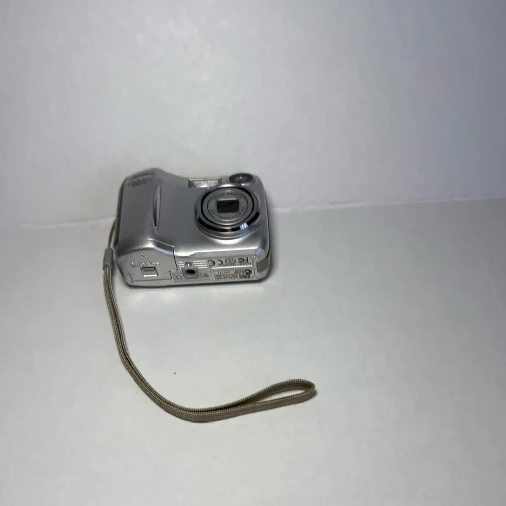 Nikon coolpix 3200 Point-and-Shoot Digital Camera with Wrist Strap PARTS ONLY